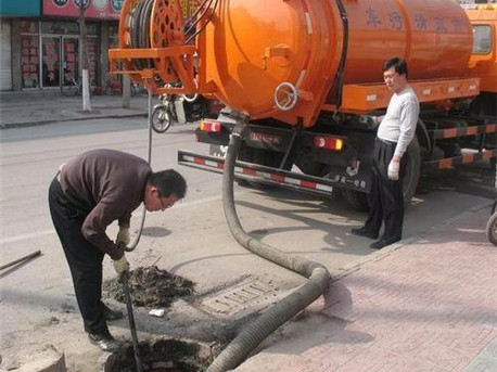 龙湖清掏化粪池，健康生活从这里开始